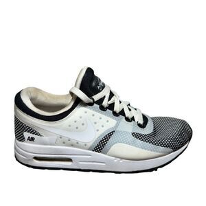 Women’s Nike air max athletic shoes size 6Y black/white